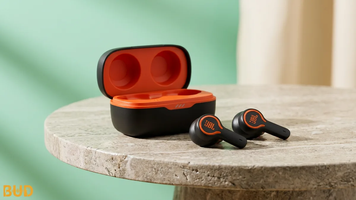 หูฟังไร้สาย JBL แบบ TWS สีดำแต่งส้ม พร้อมเคสชาร์จ
